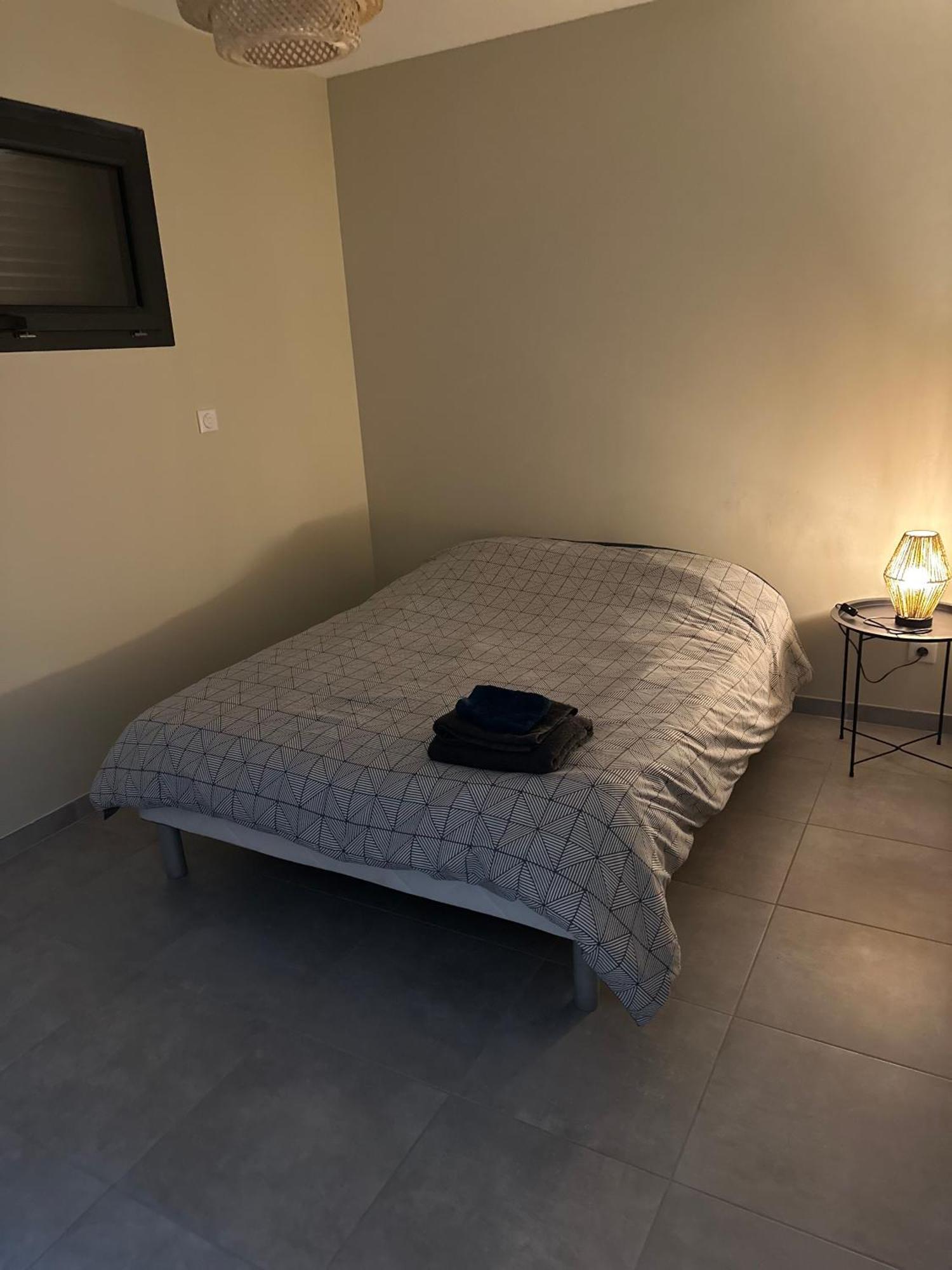 Maison T3 Dans Un Village Calme Saint-Mitre-les-Remparts Kültér fotó