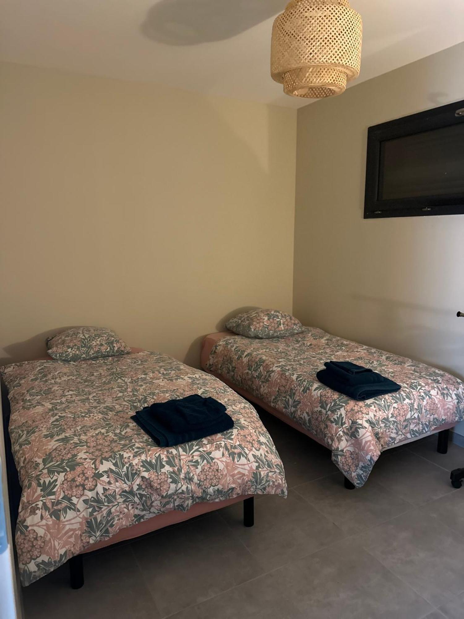 Maison T3 Dans Un Village Calme Saint-Mitre-les-Remparts Kültér fotó