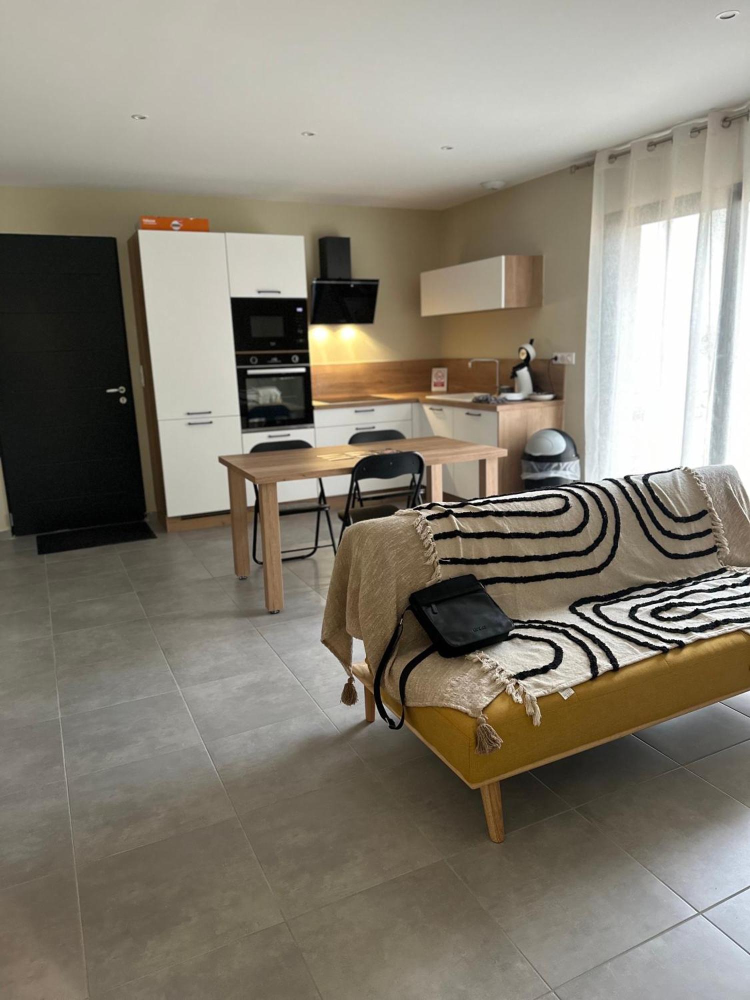 Maison T3 Dans Un Village Calme Saint-Mitre-les-Remparts Kültér fotó
