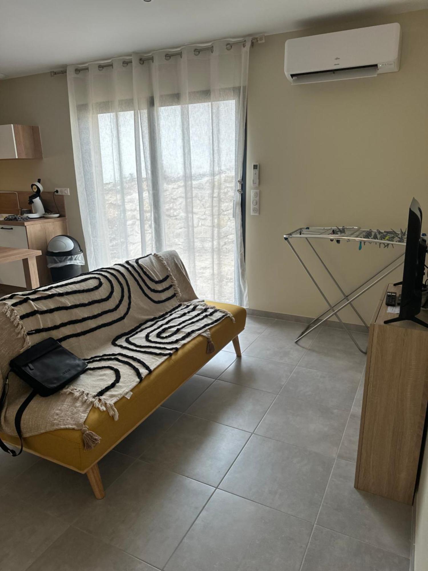 Maison T3 Dans Un Village Calme Saint-Mitre-les-Remparts Kültér fotó