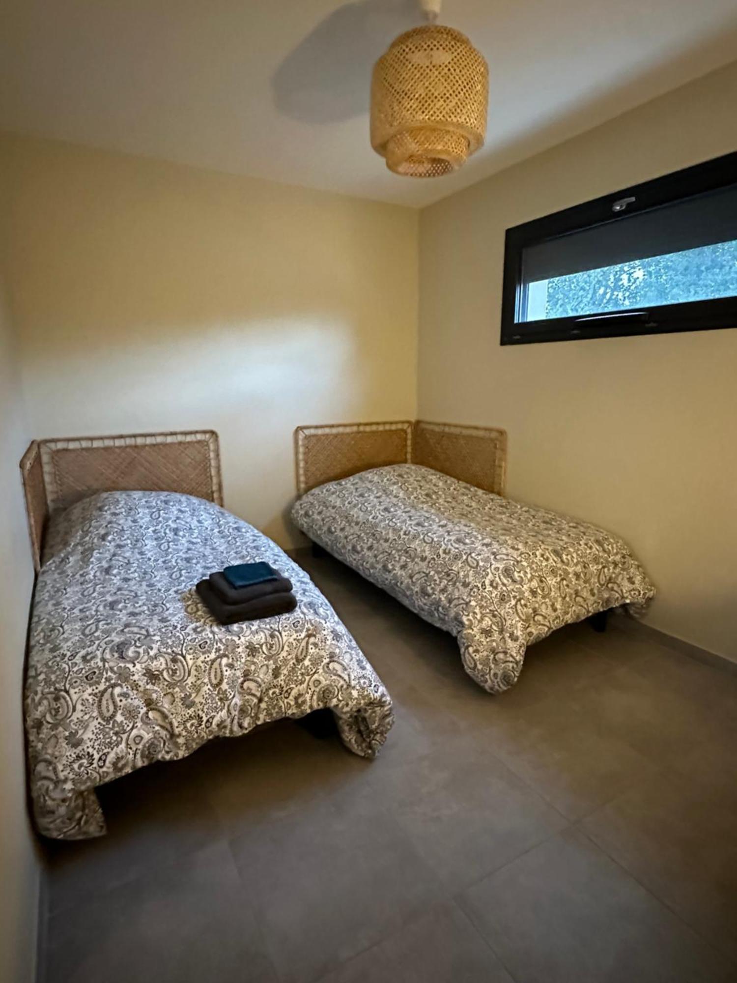 Maison T3 Dans Un Village Calme Saint-Mitre-les-Remparts Kültér fotó