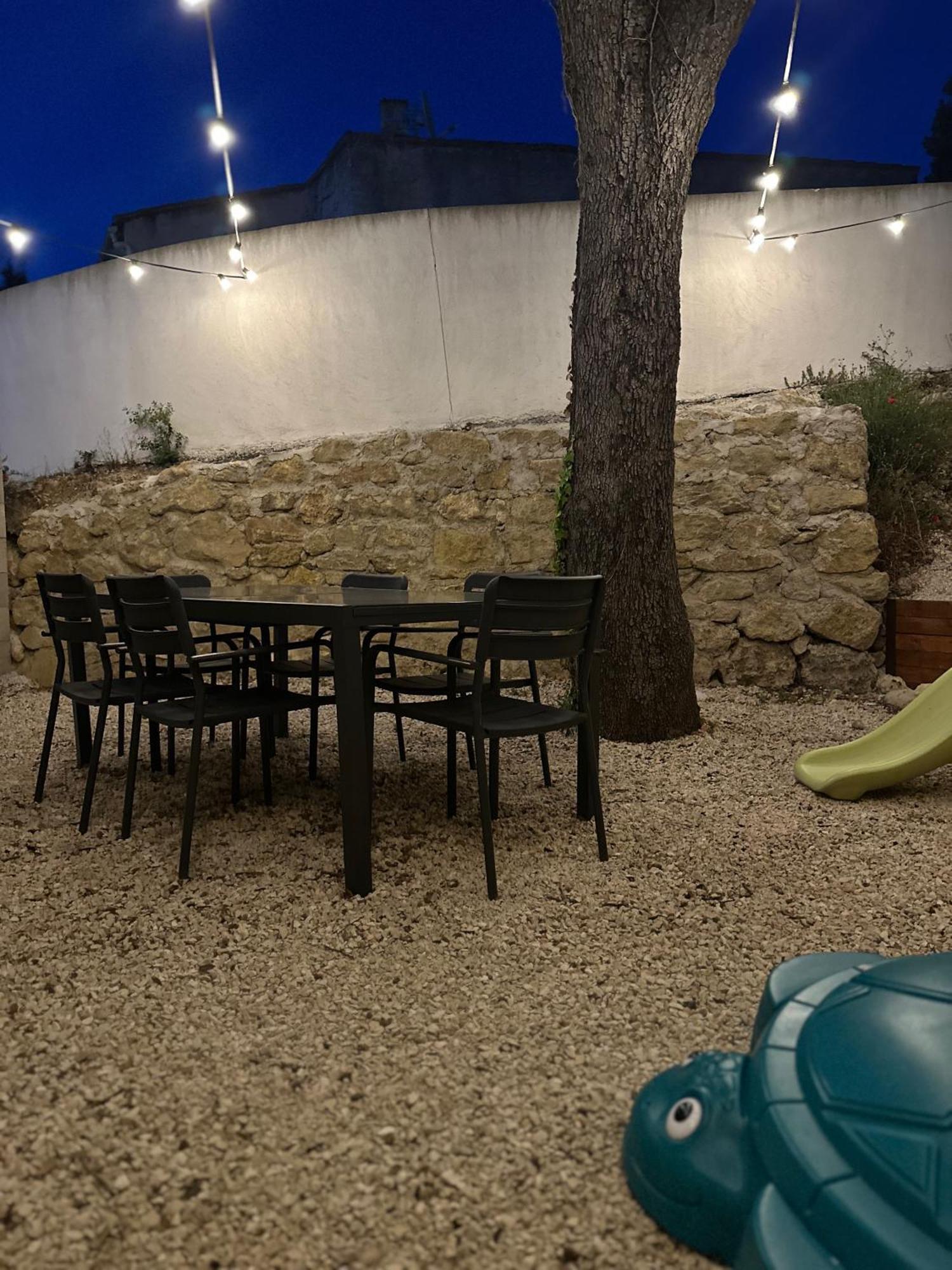 Maison T3 Dans Un Village Calme Saint-Mitre-les-Remparts Kültér fotó