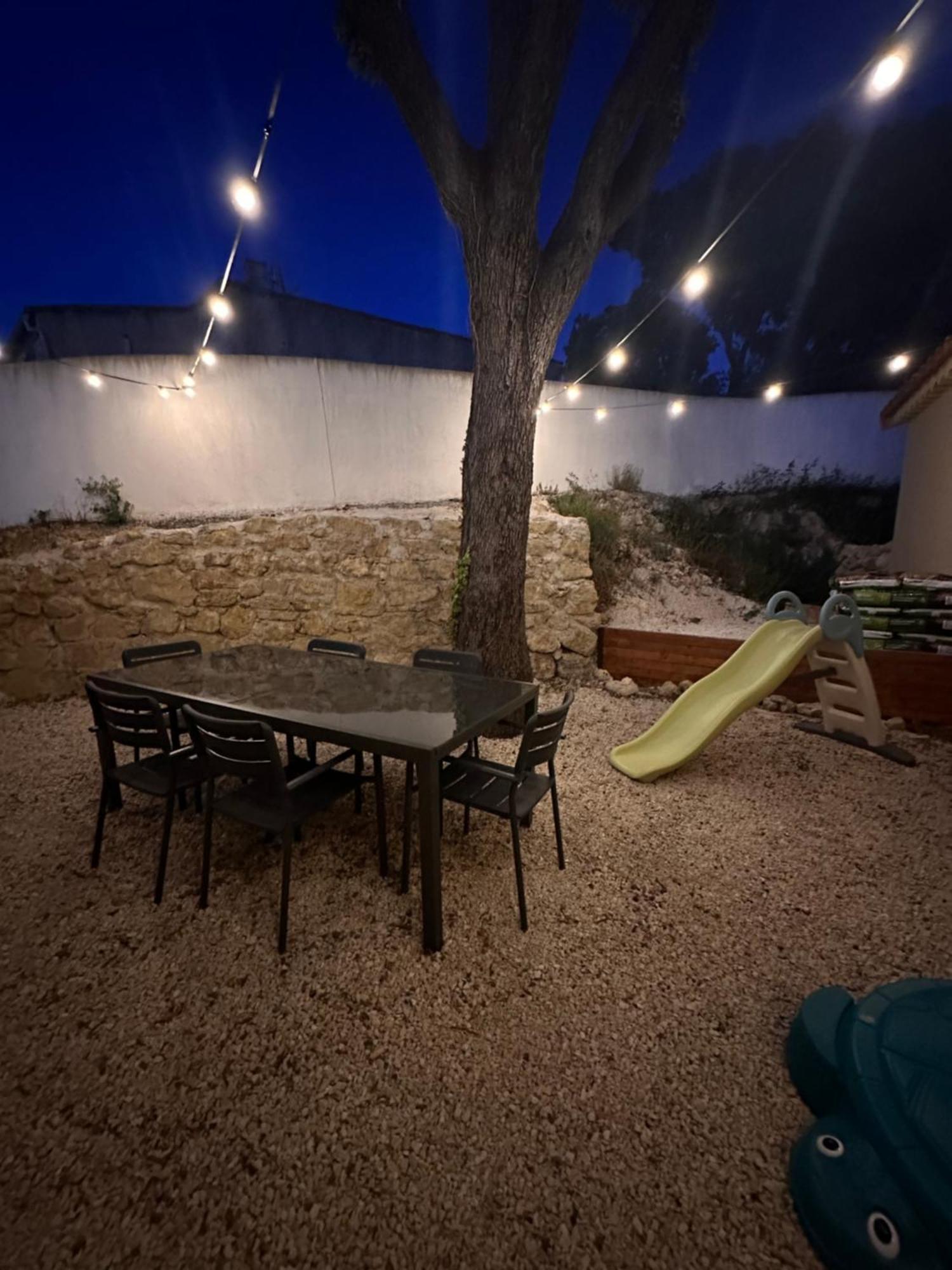 Maison T3 Dans Un Village Calme Saint-Mitre-les-Remparts Kültér fotó