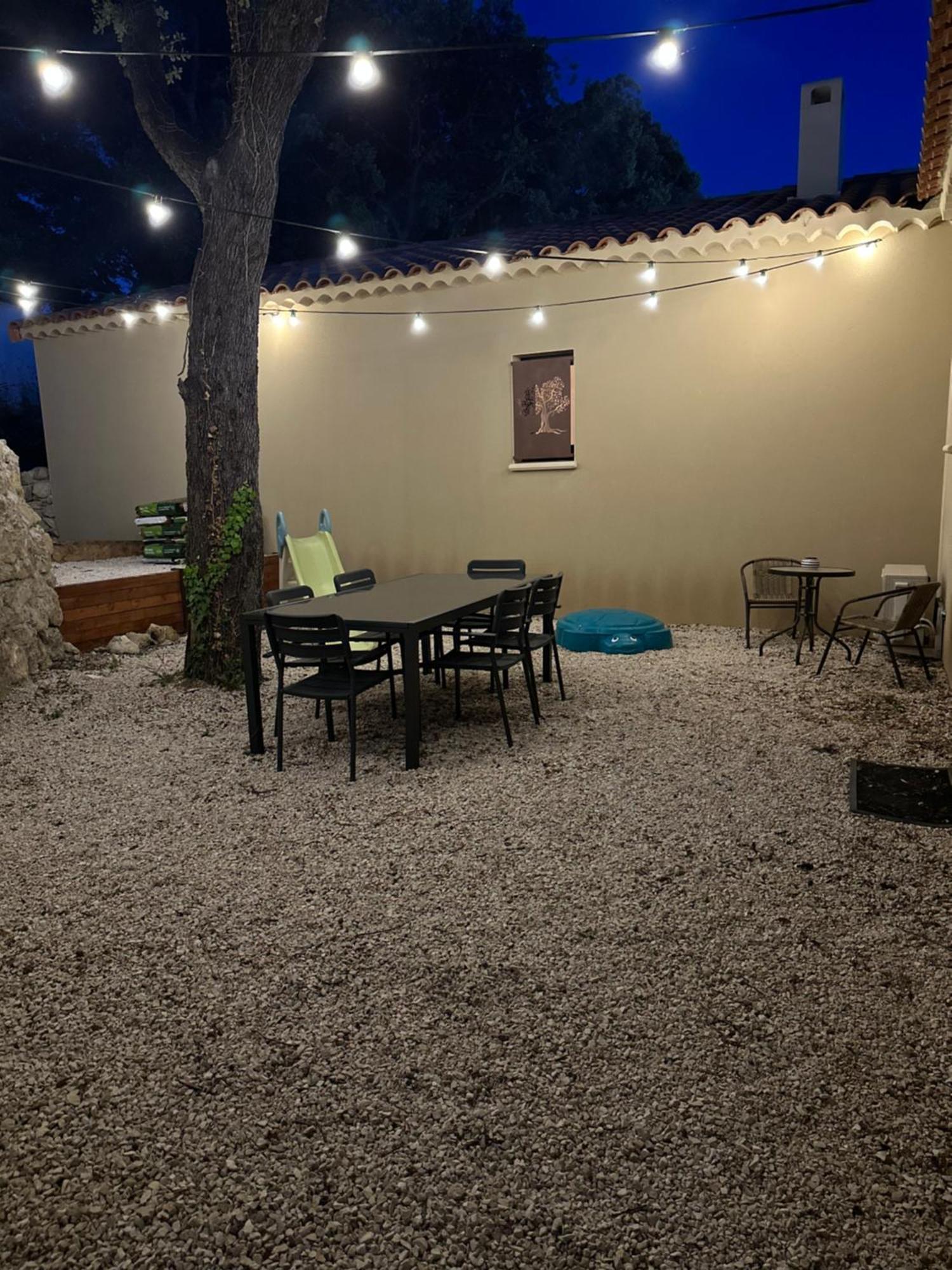Maison T3 Dans Un Village Calme Saint-Mitre-les-Remparts Kültér fotó