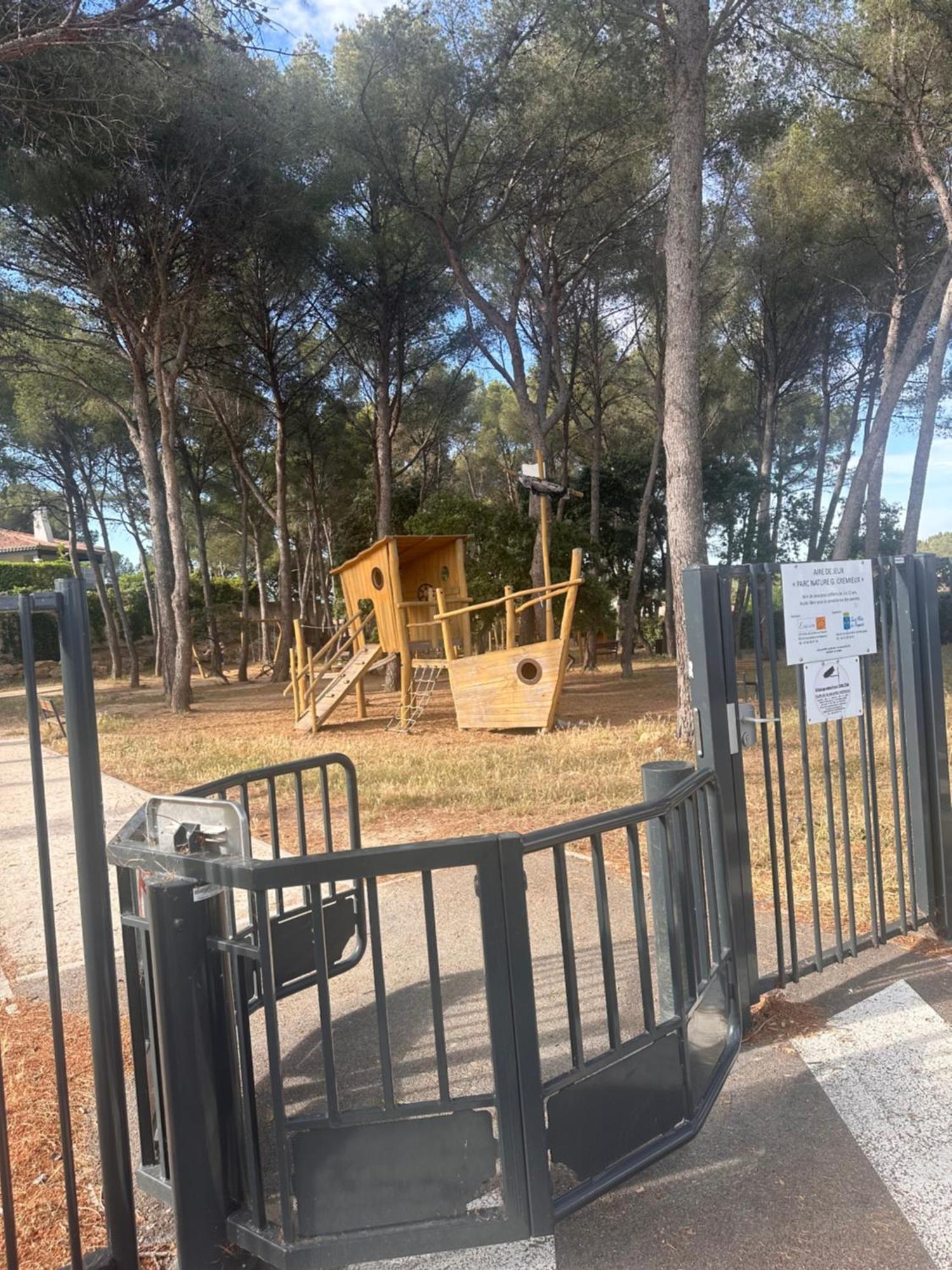 Maison T3 Dans Un Village Calme Saint-Mitre-les-Remparts Kültér fotó